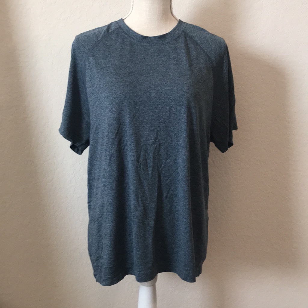Rhone Men Blue/Gray Athletic Shirt In Size Large